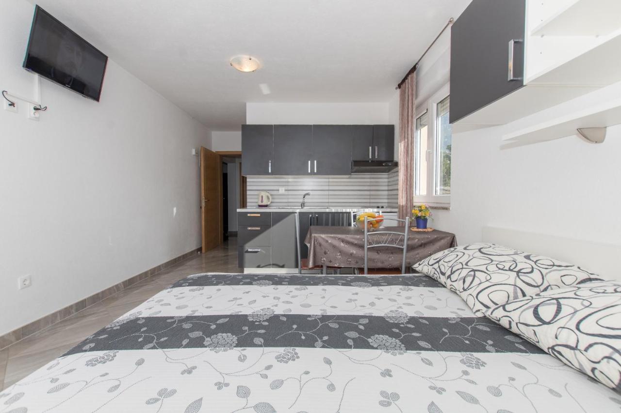 Studio Apartments Zloic In Krvavica Exterior foto
